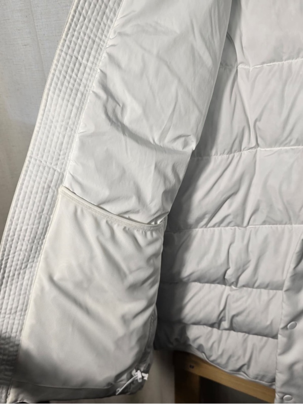 LuluLemon wunder men White down Puffer Jacket with Hood - Picture 6 of 7